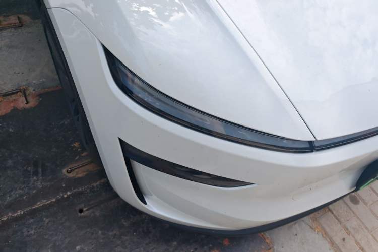 Used Tesla Model Y 2025 Updated Version Long-Range All-Wheel Drive Right Front Headlight