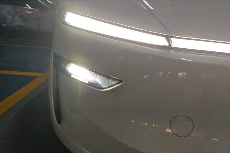Used Tesla Model Y 2025 Rear-Wheel-Drive Version Right Front Headlight