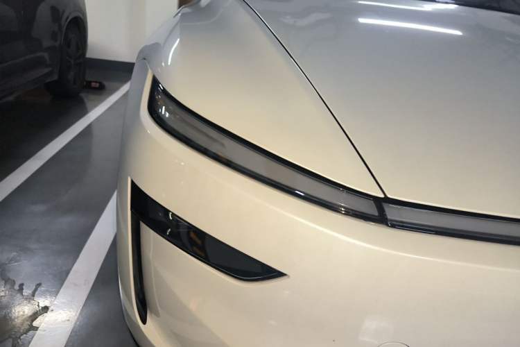 Used Tesla Model Y 2025 Updated Version Long-Range All-Wheel Drive Right Front Headlight
