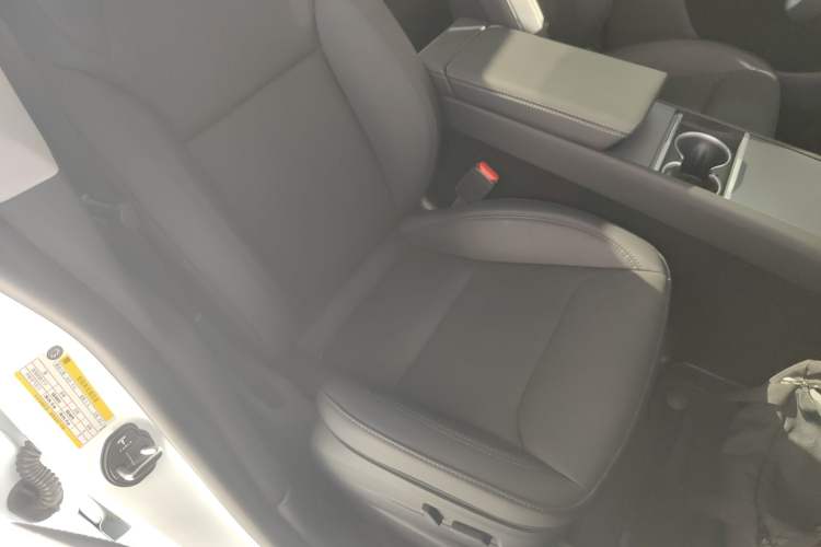 Used Tesla Model Y 2025 Rear-Wheel-Drive Version Right Front Seat