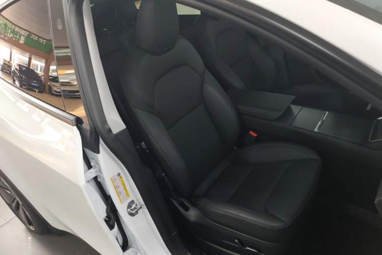 Used Tesla Model Y 2025 Rear-Wheel-Drive Version Right Front Seat