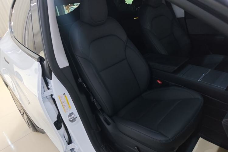 Used Tesla Model Y 2025 Rear-Wheel-Drive Version Right Front Seat