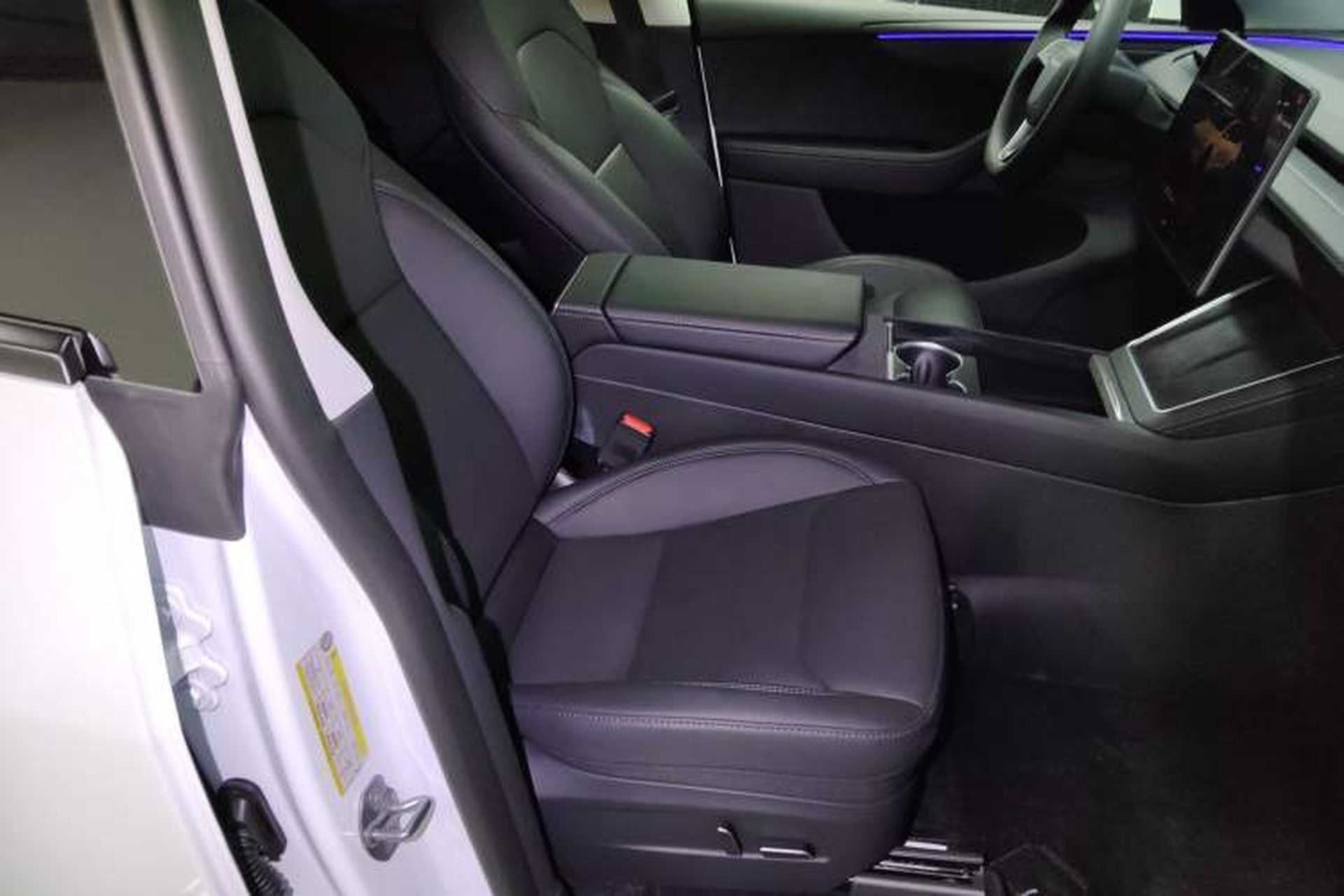 Used Tesla Model Y 2025 Long-Range All-Wheel-Drive Version Right Front Seat