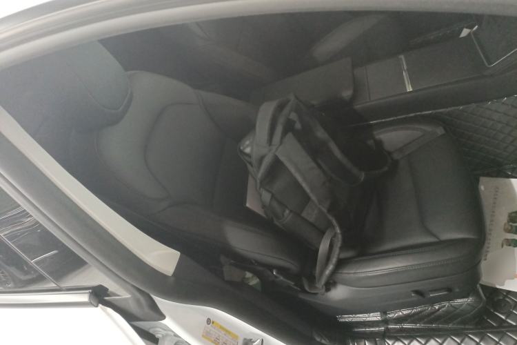 Used Tesla Model Y 2025 Long-Range All-Wheel-Drive Version Right Front Seat