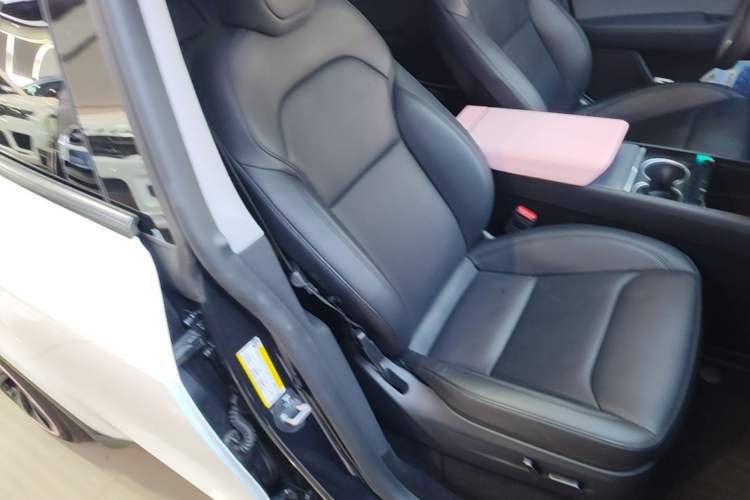 Used Tesla Model Y 2025 Rear-Wheel-Drive Version Right Front Seat