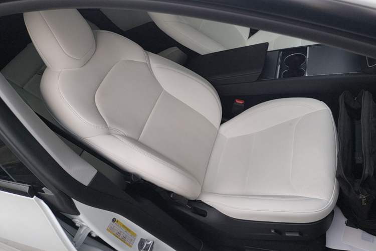 Used Tesla Model Y 2025 Long-Range All-Wheel-Drive Version Right Front Seat