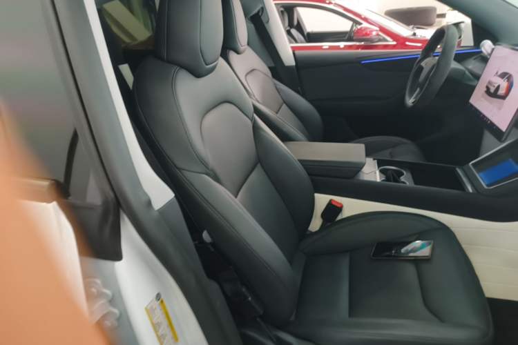 Used Tesla Model Y 2025 Rear-Wheel-Drive Version Right Front Seat