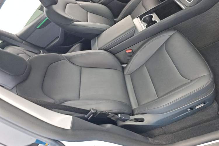 Used Tesla Model Y 2025 Rear-Wheel-Drive Version Right Front Seat