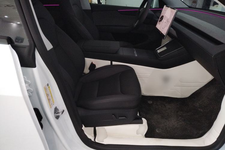 Used Tesla Model Y 2025 Rear-Wheel-Drive Version Right Front Seat