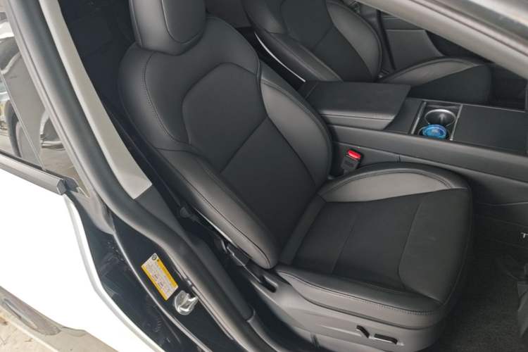 Used Tesla Model Y 2025 Rear-Wheel-Drive Version Right Front Seat