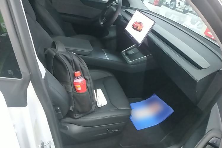 Used Tesla Model Y 2025 Rear-Wheel-Drive Version Right Front Seat