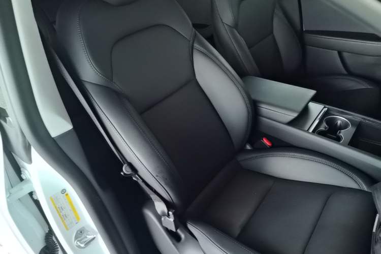 Used Tesla Model Y 2025 Rear-Wheel-Drive Version Right Front Seat