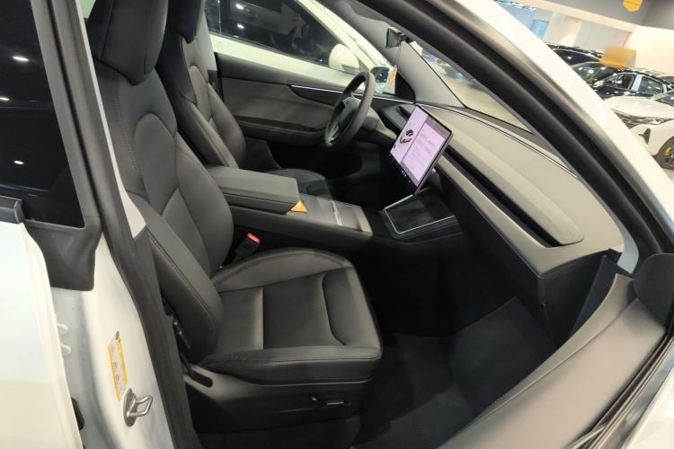 Used Tesla Model Y 2025 Rear-Wheel-Drive Version Right Front Seat