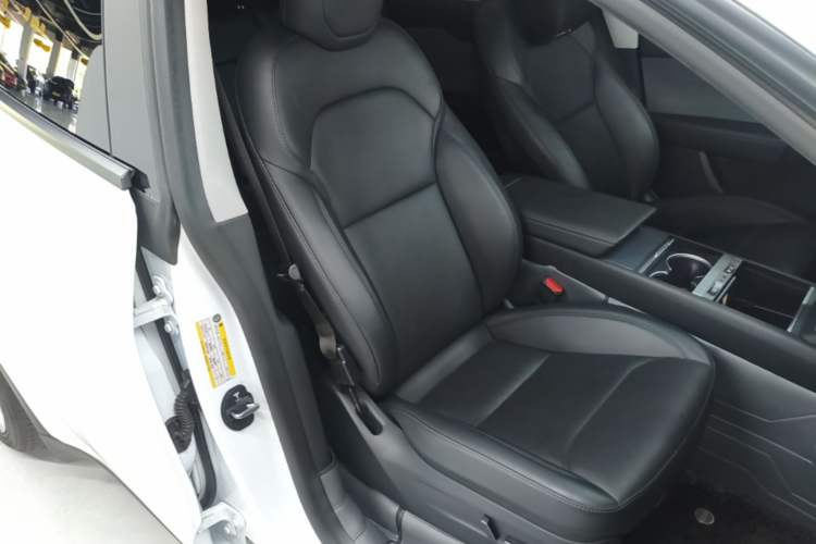 Used Tesla Model Y 2025 Rear-Wheel-Drive Version Right Front Seat