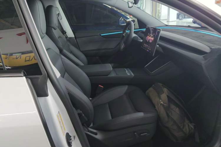 Used Tesla Model Y 2025 Rear-Wheel-Drive Version Right Front Seat
