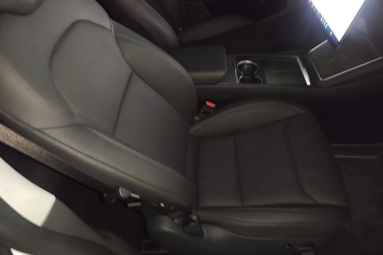 Used Tesla Model Y 2025 Rear-Wheel-Drive Version Right Front Seat