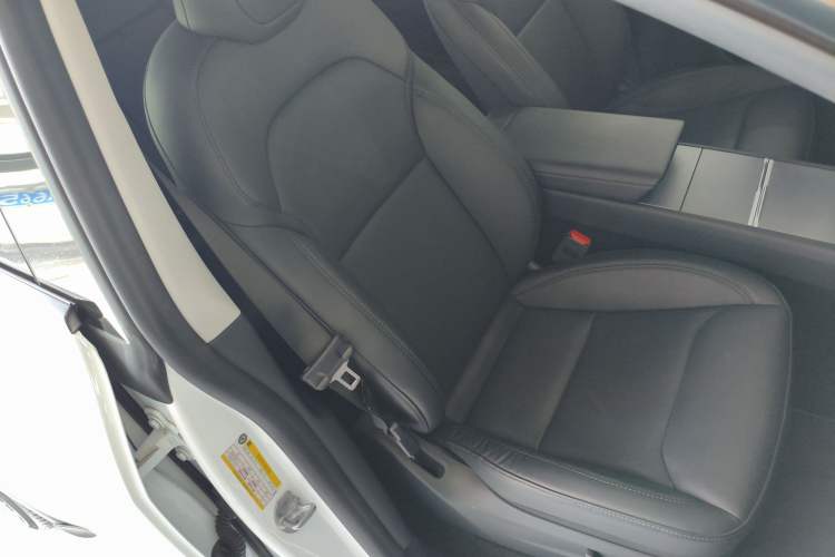Used Tesla Model Y 2025 Rear-Wheel-Drive Version Right Front Seat