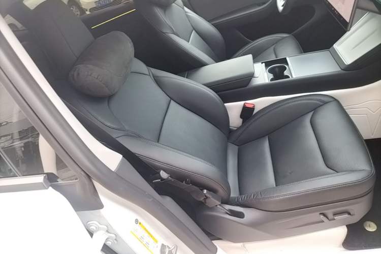 Used Tesla Model Y 2025 Rear-Wheel Drive First Edition Right Front Seat