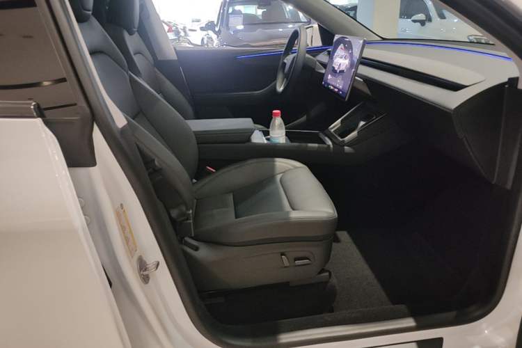 Used Tesla Model Y 2025 Updated Version Long-Range All-Wheel Drive Right Front Seat