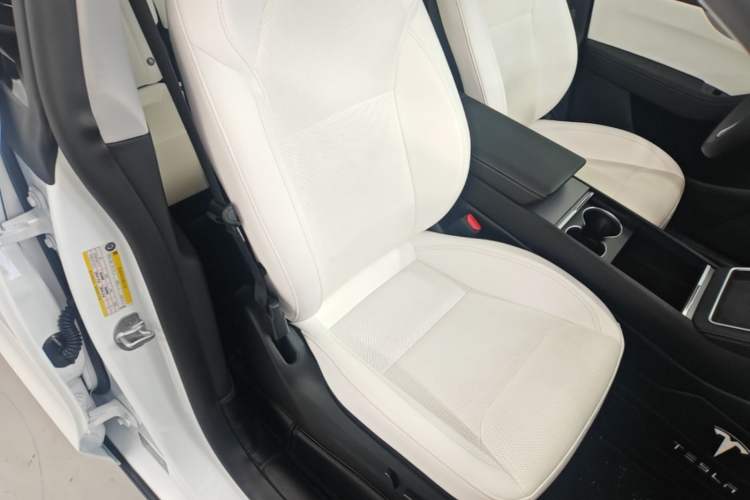 Used Tesla Model Y 2025 Rear-Wheel-Drive Version Right Front Seat