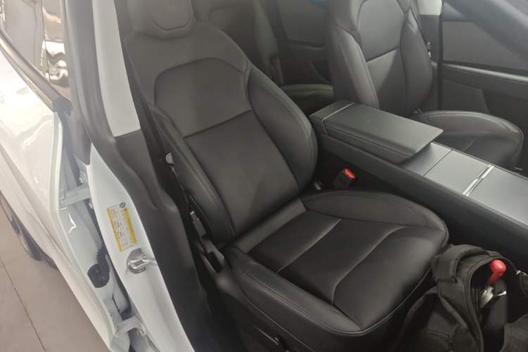Used Tesla Model Y 2025 Rear-Wheel Drive First Edition Right Front Seat