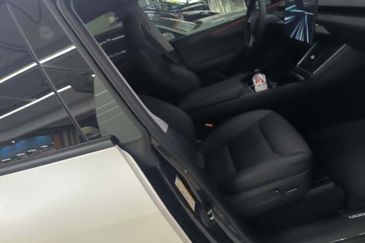 Used Tesla Model Y 2025 Long-Range All-Wheel Drive First Edition Right Front Seat