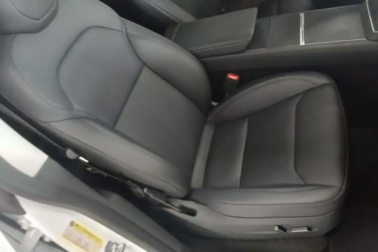 Used Tesla Model Y 2025 Rear-Wheel Drive First Edition Right Front Seat