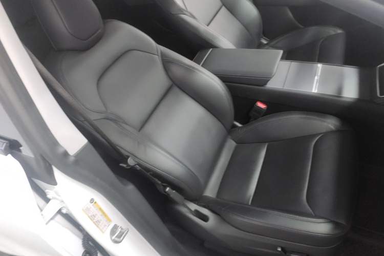 Used Tesla Model Y 2025 Rear-Wheel-Drive Version Right Front Seat