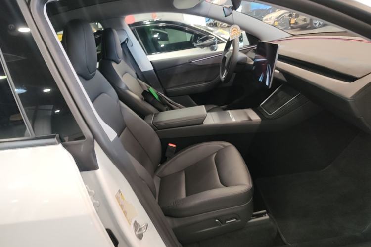 Used Tesla Model Y 2025 Long-Range All-Wheel Drive First Edition Right Front Seat