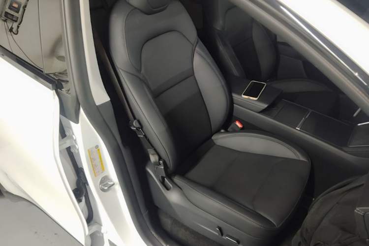 Used Tesla Model Y 2025 Rear-Wheel Drive First Edition Right Front Seat
