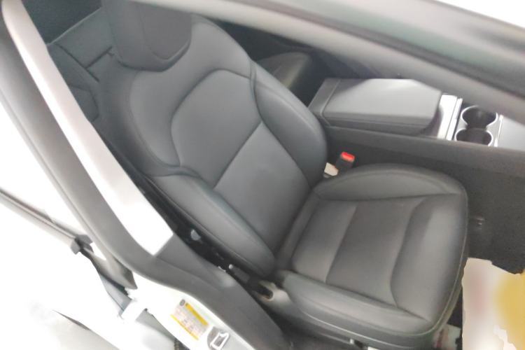 Used Tesla Model Y 2025 Long-Range All-Wheel-Drive Version Right Front Seat