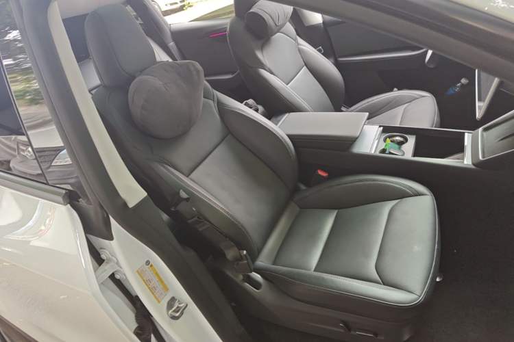 Used Tesla Model Y 2025 Rear-Wheel-Drive Version Right Front Seat