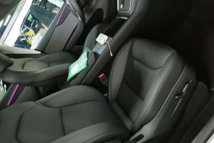 Used Tesla Model Y 2025 Rear-Wheel-Drive Version Right Front Seat
