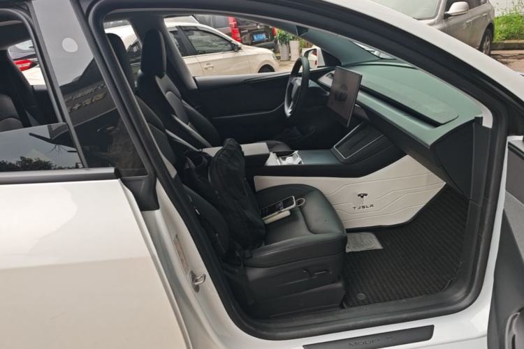 Used Tesla Model Y 2025 Rear-Wheel-Drive Version Right Front Seat