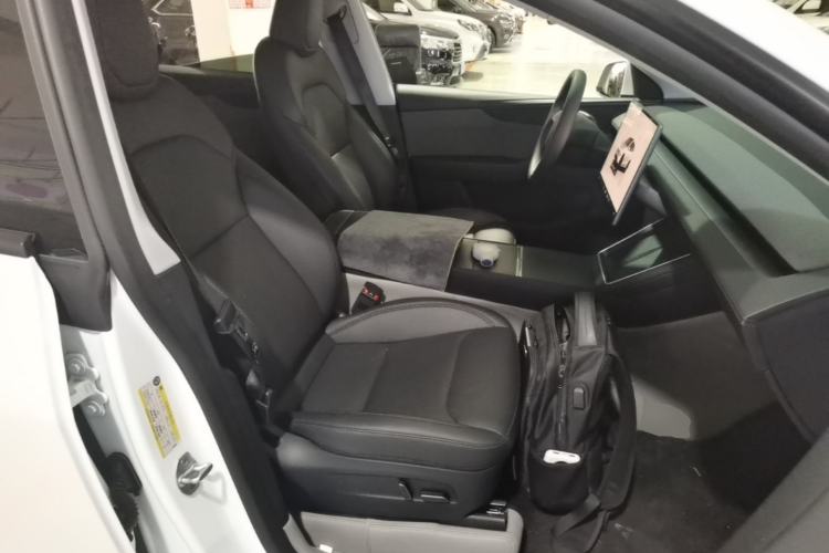 Used Tesla Model Y 2025 Rear-Wheel-Drive Version Right Front Seat