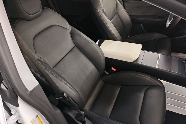 Used Tesla Model Y 2025 Long-Range All-Wheel-Drive Version Right Front Seat