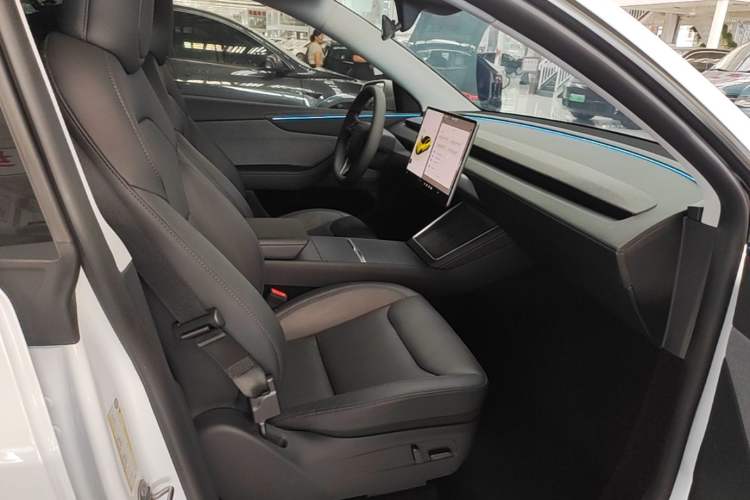 Used Tesla Model Y 2025 Rear-Wheel-Drive Version Right Front Seat