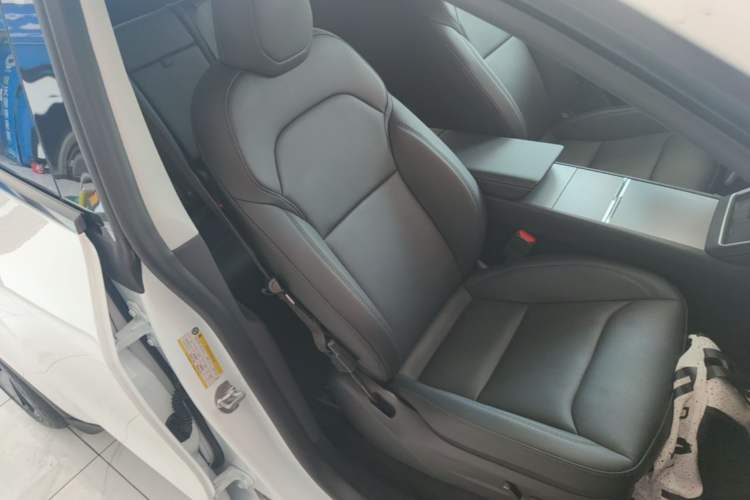 Used Tesla Model Y 2025 Rear-Wheel-Drive Version Right Front Seat