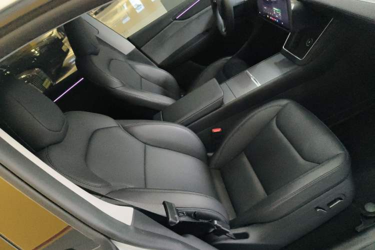 Used Tesla Model Y 2025 Rear-Wheel-Drive Version Right Front Seat