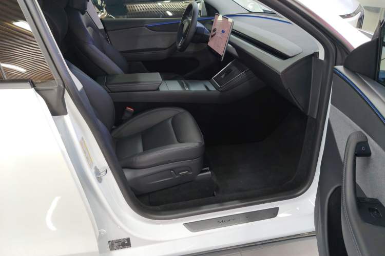 Used Tesla Model Y 2025 Rear-Wheel-Drive Version Right Front Seat