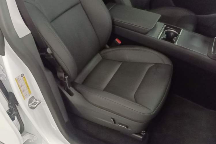 Used Tesla Model Y 2025 Rear-Wheel-Drive Version Right Front Seat