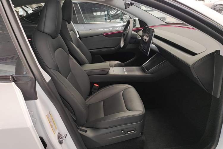 Used Tesla Model Y 2025 Rear-Wheel-Drive Version Right Front Seat