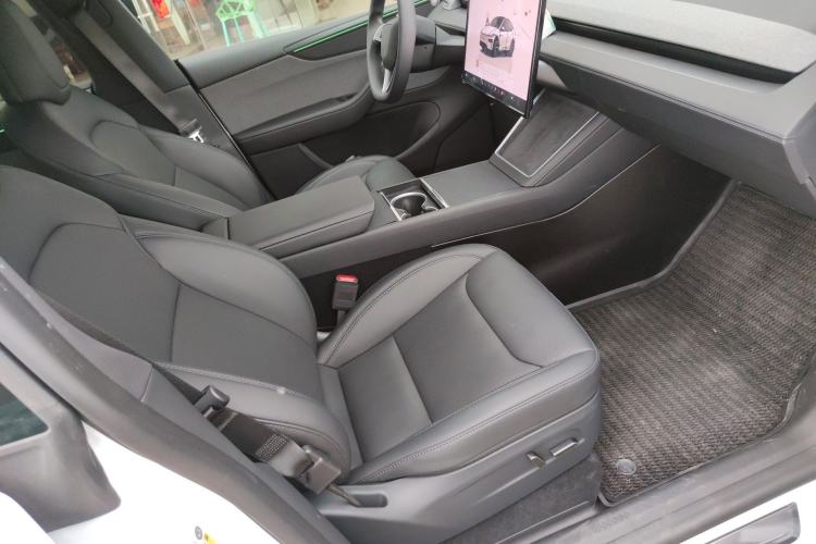 Used Tesla Model Y 2025 Rear-Wheel-Drive Version Right Front Seat