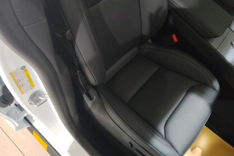 Used Tesla Model Y 2025 Rear-Wheel-Drive Version Right Front Seat