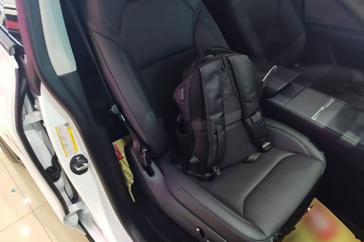 Used Tesla Model Y 2025 Rear-Wheel-Drive Version Right Front Seat