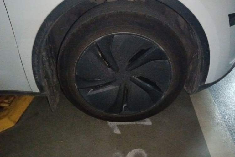 Used Tesla Model Y 2025 Rear-Wheel-Drive Version Right Front Wheel Hub