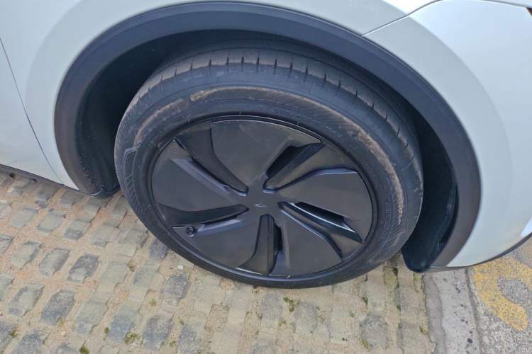 Used Tesla Model Y 2025 Rear-Wheel-Drive Version Right Front Wheel Hub