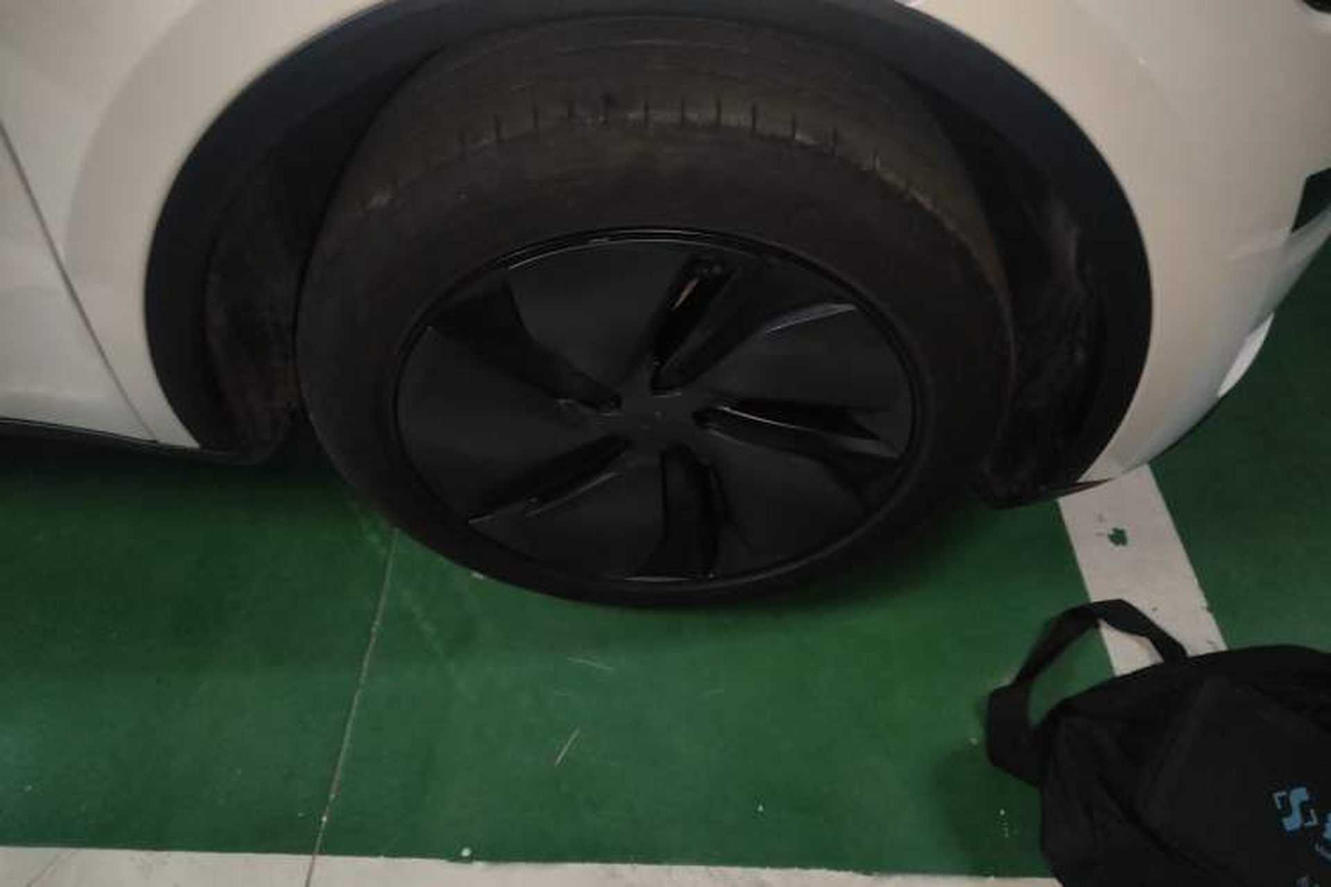 Used Tesla Model Y 2025 Rear-Wheel-Drive Version Right Front Wheel Hub