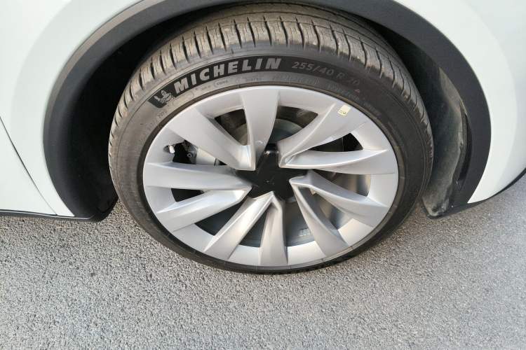 Used Tesla Model Y 2025 Rear-Wheel-Drive Version Right Front Wheel Hub