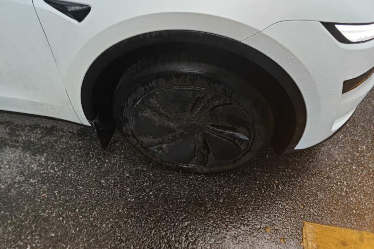 Used Tesla Model Y 2025 Rear-Wheel-Drive Version Right Front Wheel Hub